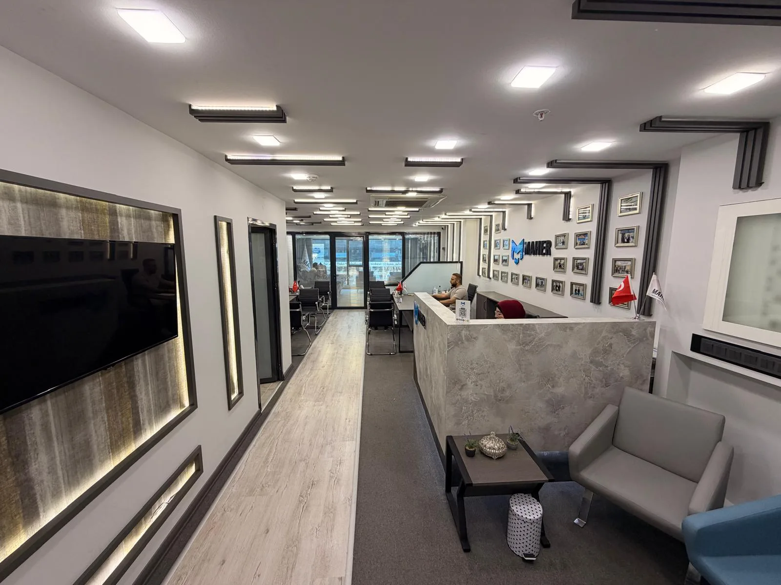 Reception corridor leading to the meeting room